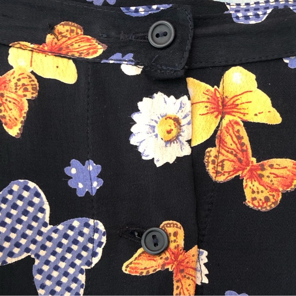 Skirt - prettiest little butterfly and daisies skirt that buttons down the front - Picture 3 of 10
